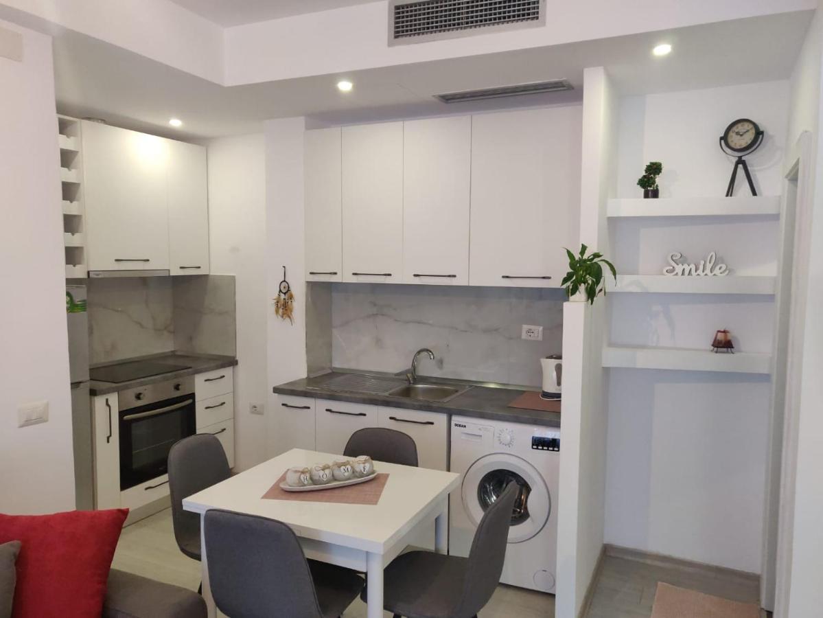 E&A Apartments Guesthouse Дуррес Экстерьер фото